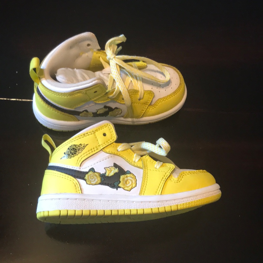 Air Jordan 1 Mid 'Rose Patch - Dynamic Yellow'